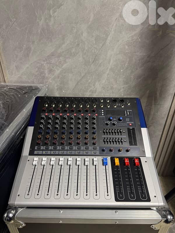 Mixer Yamaha with power 8 channel 0