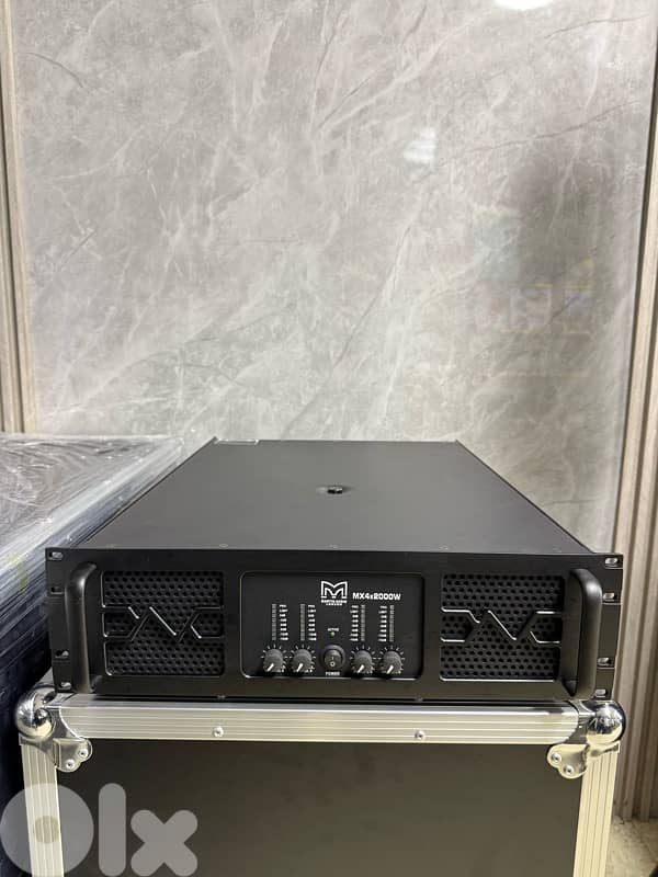 Martin Audio 4x2000 Watt 4 channel Amplifeir 0