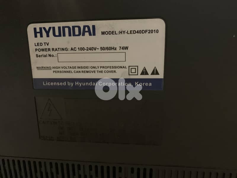 new hardly used big tv screen  led television set with table stand like new 2