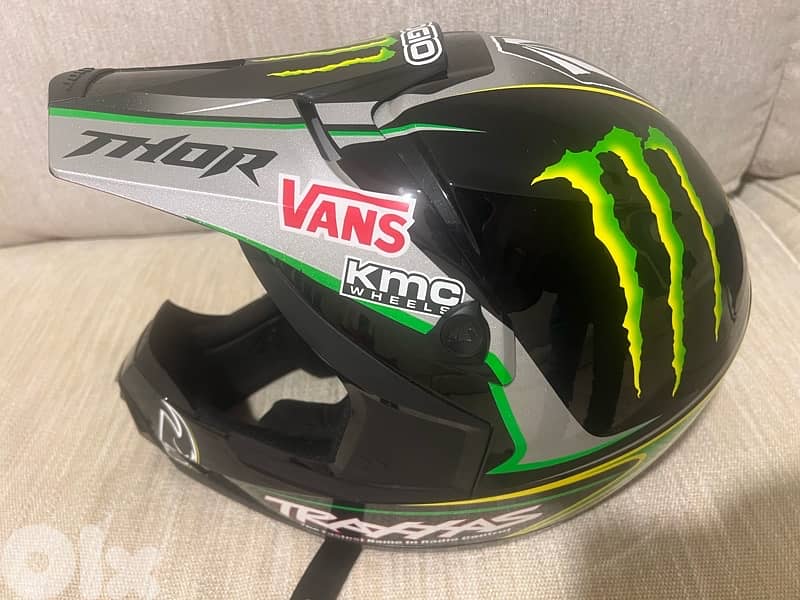 helmet 0