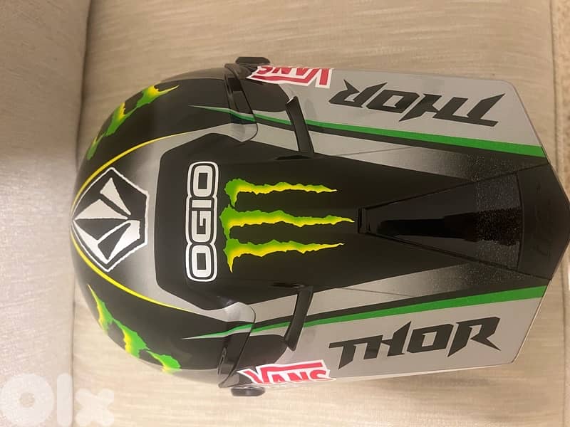 helmet 1