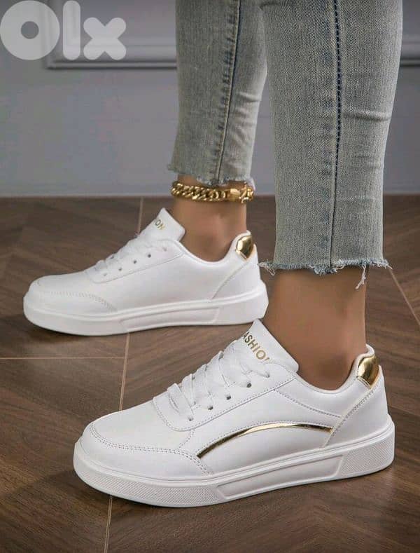 New White Beautiful Woman Casual Sneakers 0