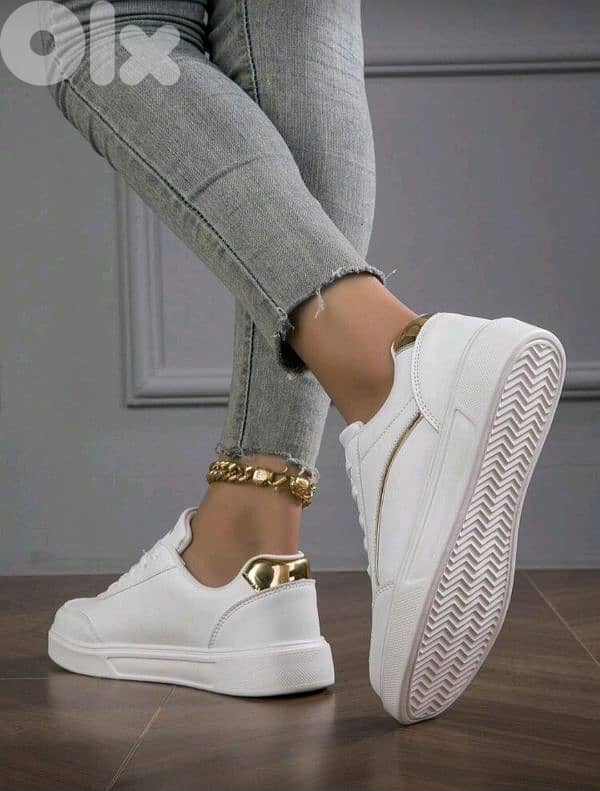 New White Beautiful Woman Casual Sneakers 4
