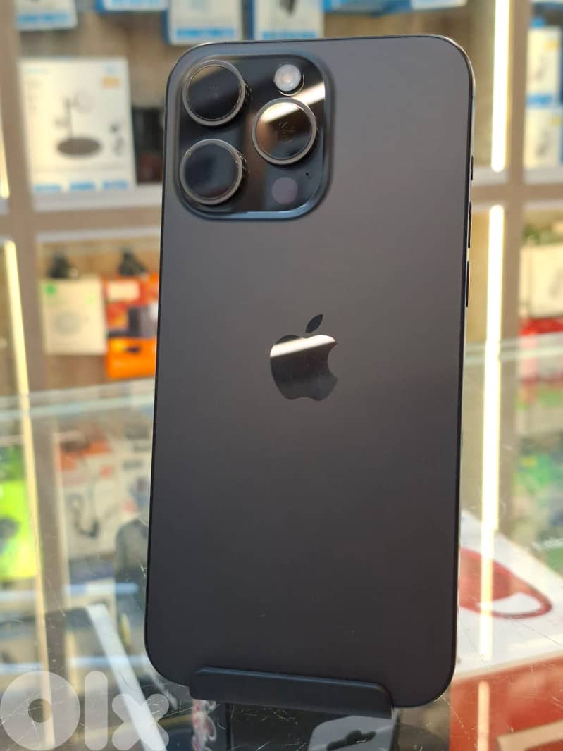 Used 15 pro max 256 gb black 339 cycle count *screen changed in apple 0