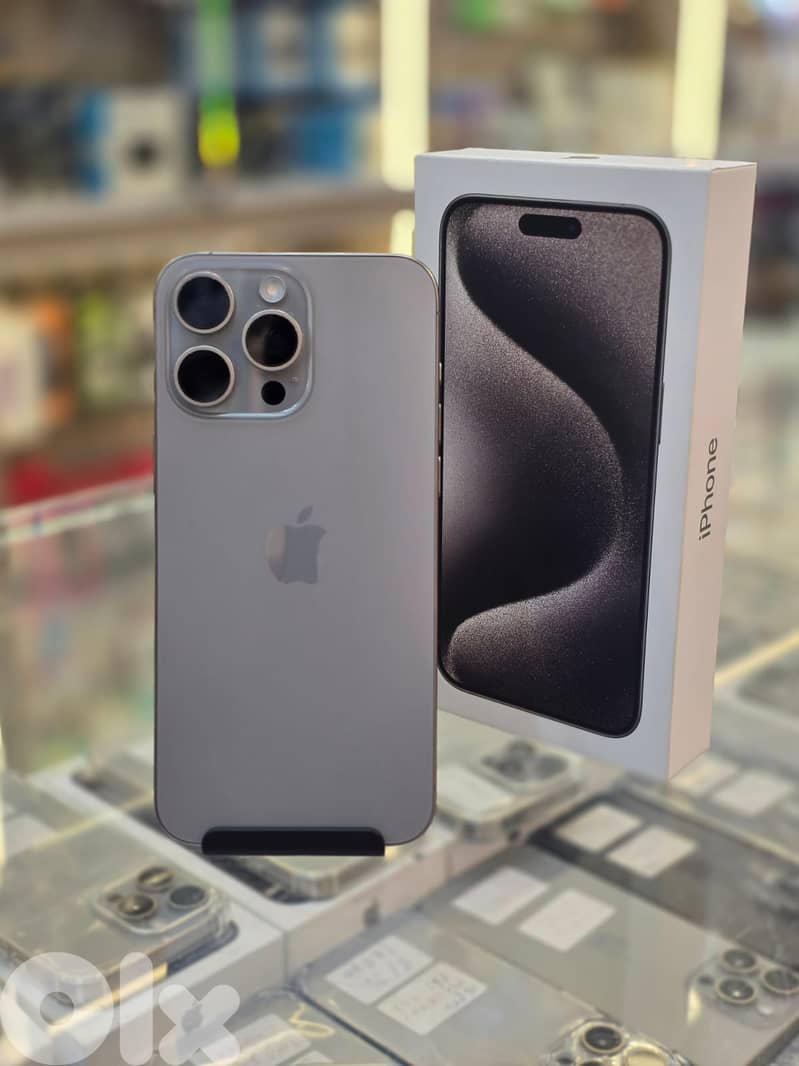 Used 15 pro max 256 gb natural  299 cycle  800$ 0