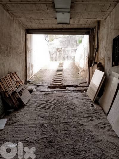 Prime Location Warehosue for sale in Mansourieh