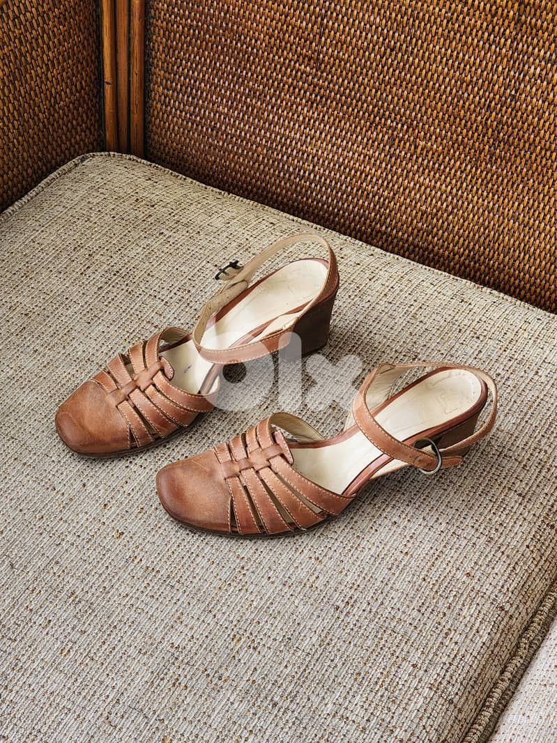 leather sandals 0