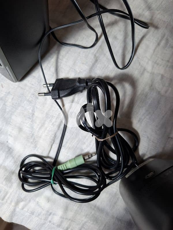 Genius Desktop Speakers 2.0 Channel 2