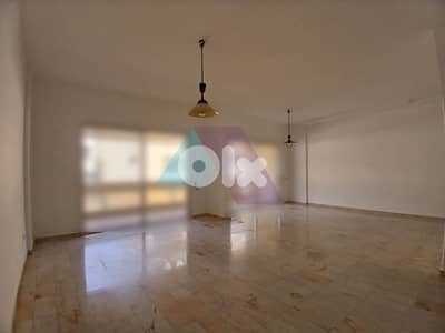 240m2 apartment 4rent in Ras Beiruth - شقة للإيجار في رأس بيروت