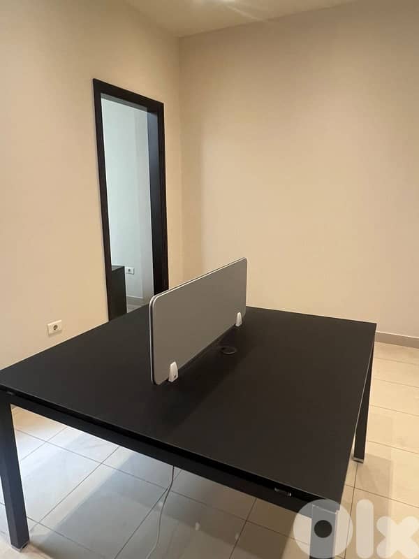 Office furniture 0