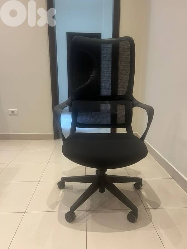 Office furniture 3