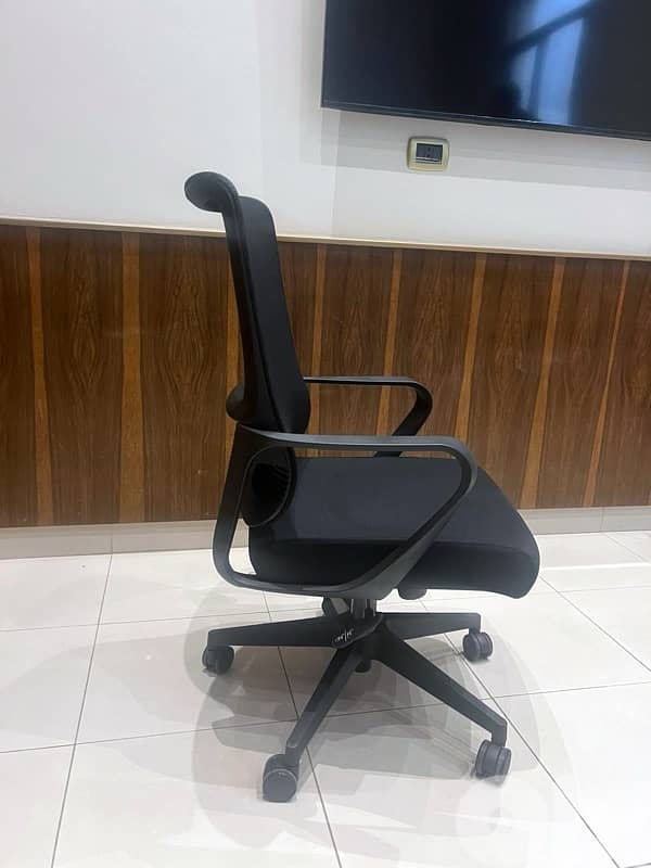 Office furniture 8