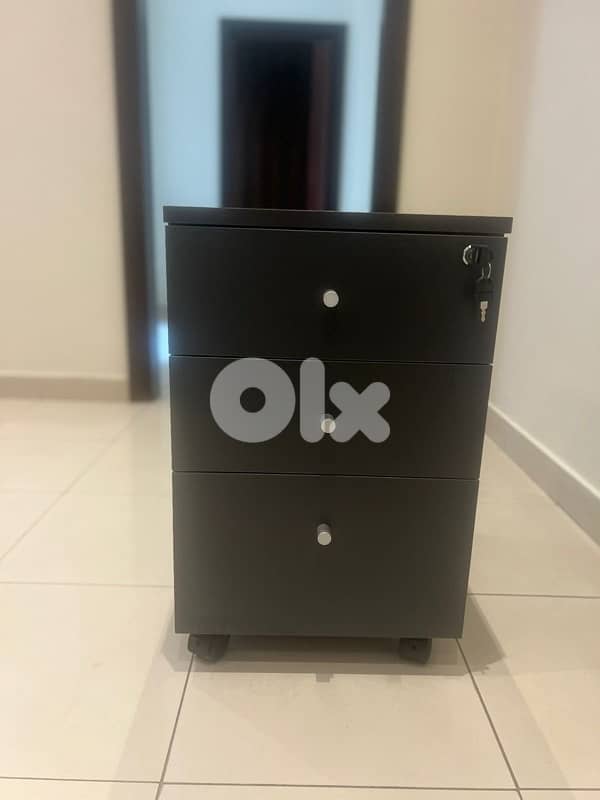 Office furniture 10