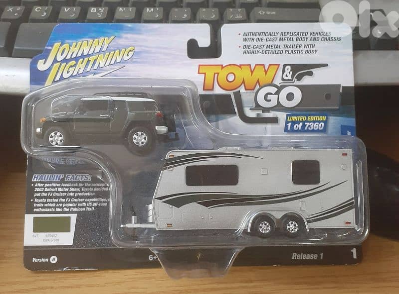 Johnny Lighting Tow & Go diecast car model 1;64 0