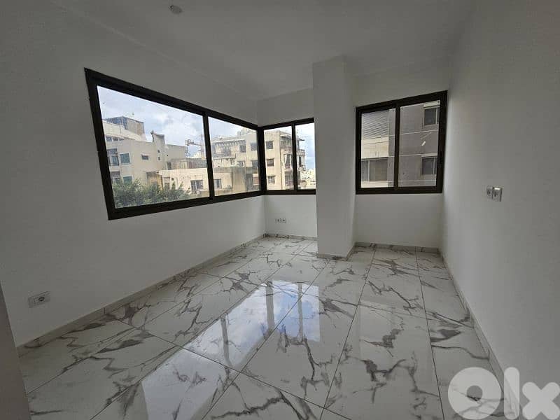 180SQM Apartment for sale in Furn El Chebbak 0