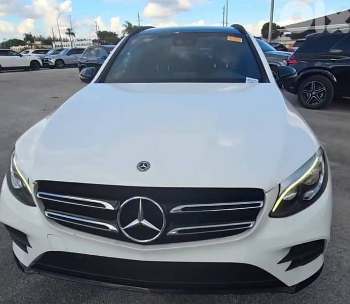 GLC 300  Rwd 2018 AMG Clean Carfax 0