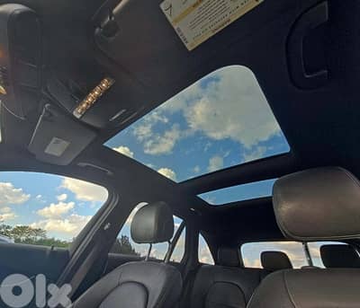 GLC 300  Rwd 2018 AMG Clean Carfax