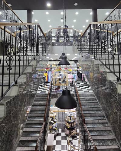 Showroom for sale in Furn El Chebbak DH64 معرض للبيع  في فرن الشباك