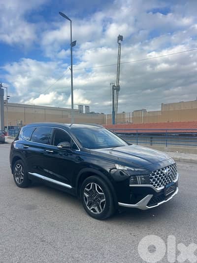 Hyundai Santa Fe 2022 From Rasamny century motors 35500 km only !!!