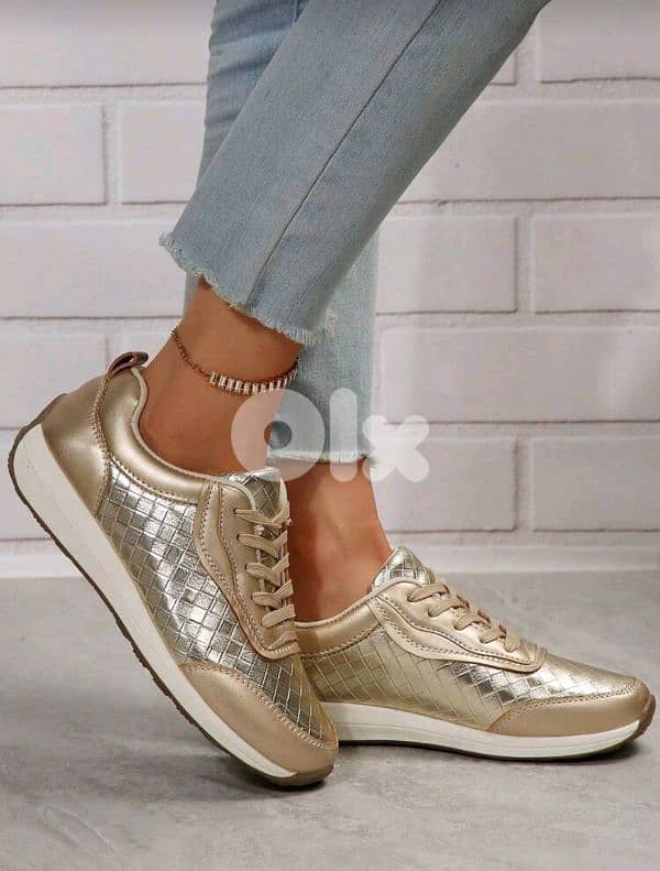 New Woman Fashionable & Versatile Lightweight Sport Sneakers 0