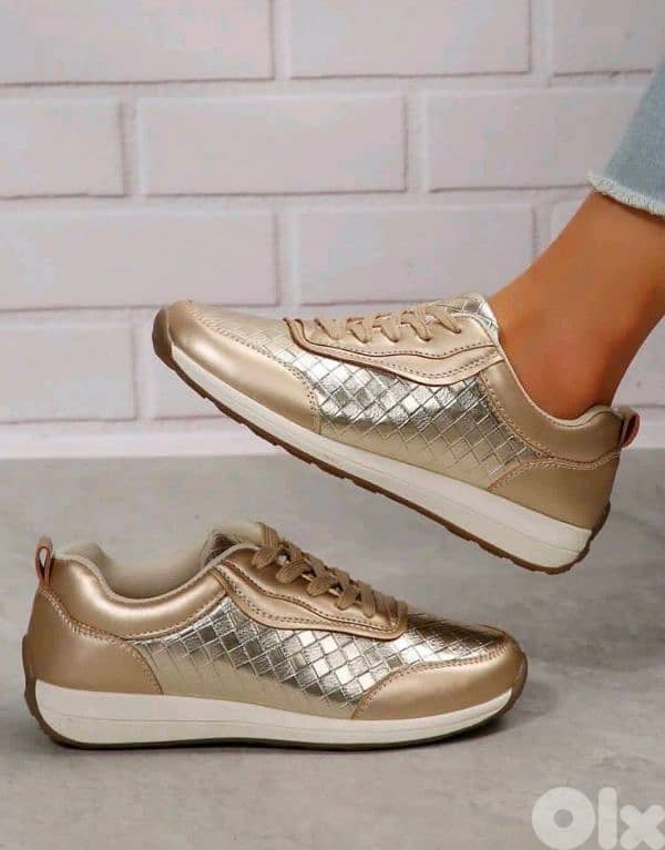 New Woman Fashionable & Versatile Lightweight Sport Sneakers 2