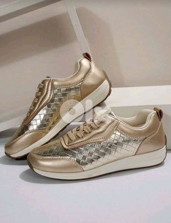 New Woman Fashionable & Versatile Lightweight Sport Sneakers 3