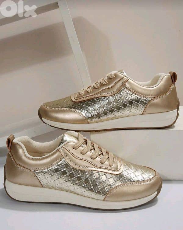 New Woman Fashionable & Versatile Lightweight Sport Sneakers 4