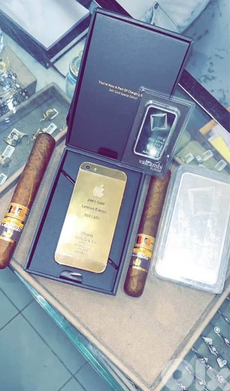 Iphone 5 Gold Plated 24 KT + Masonite Diamond stones 0