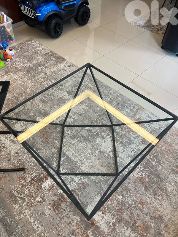 set of 3 tables 0