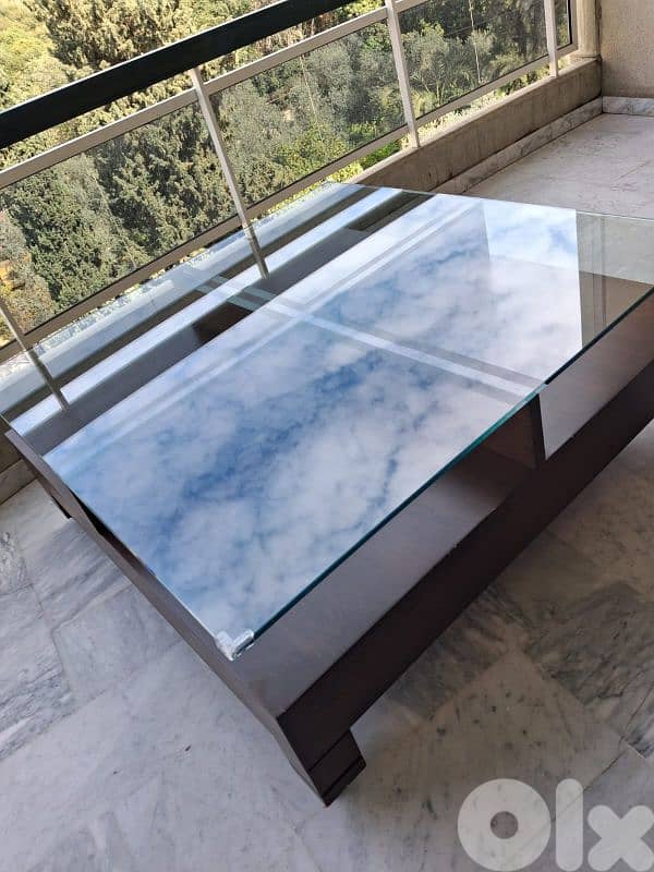Dining table 0
