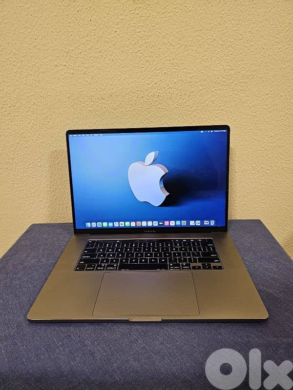 MacBook pro - 4GB VGA  - 16GB ram - 500GB nvme - touchbar - like new 0