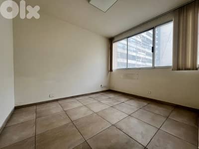 Office for Rent in Verdunمكتب للإيجار في فردان