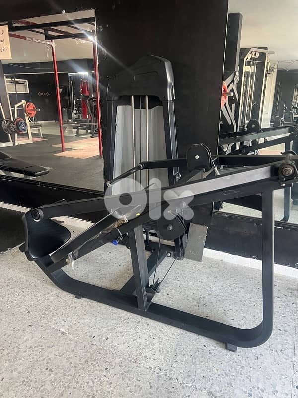chest press / abductor machine 1