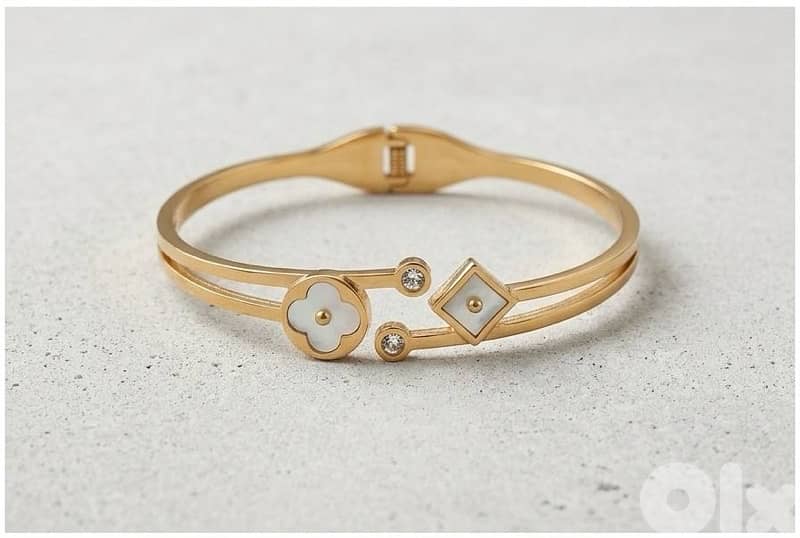 Elegant Clover Bangle Bracelet 0