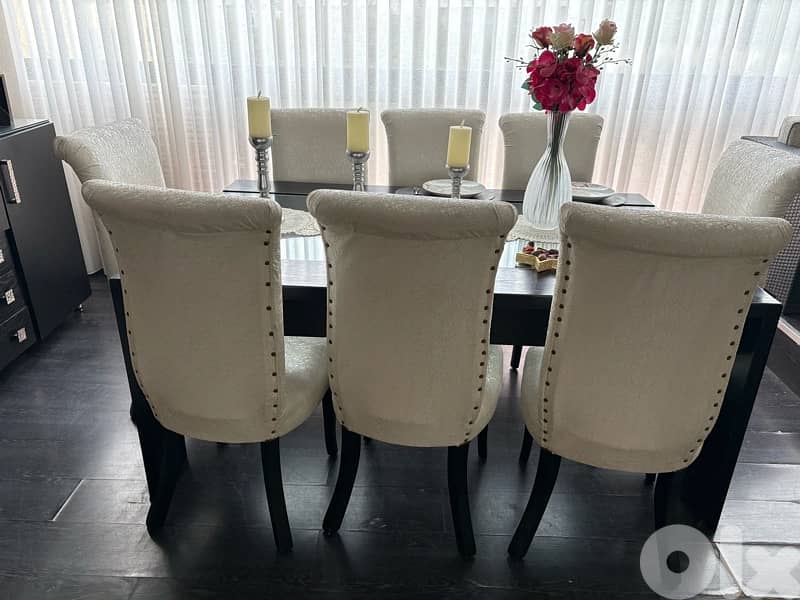Full dining room 0