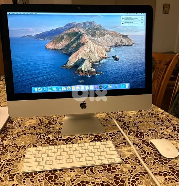 i mac with Magic Keyboard and Magic Mouse 0