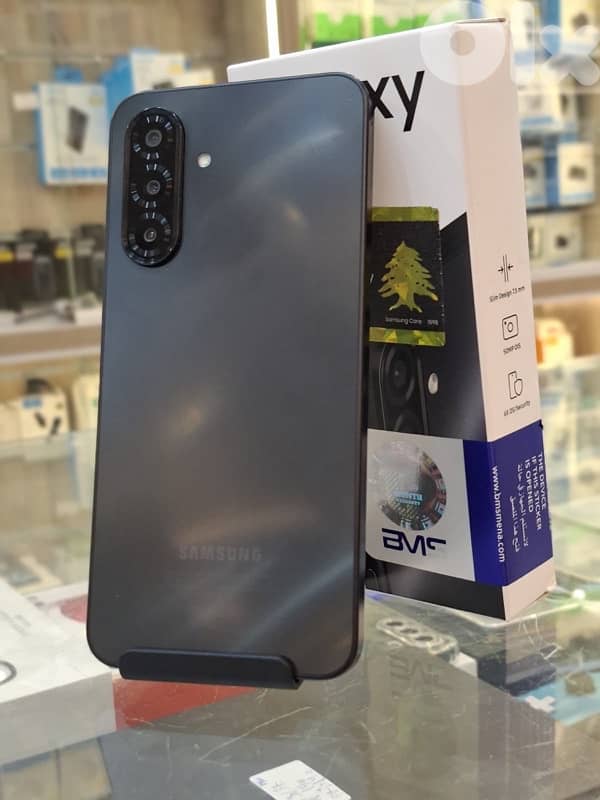 Used a17 6/128 gb black 0