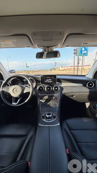 Mercedes-Benz GLC 300 4 matic 2019 full options super clean