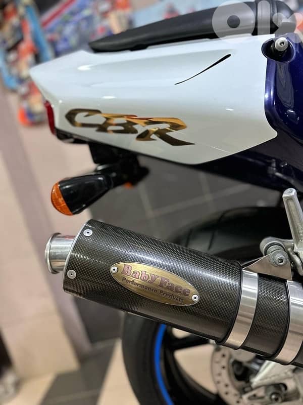 HONDA -CBR -FIREBLADE 9