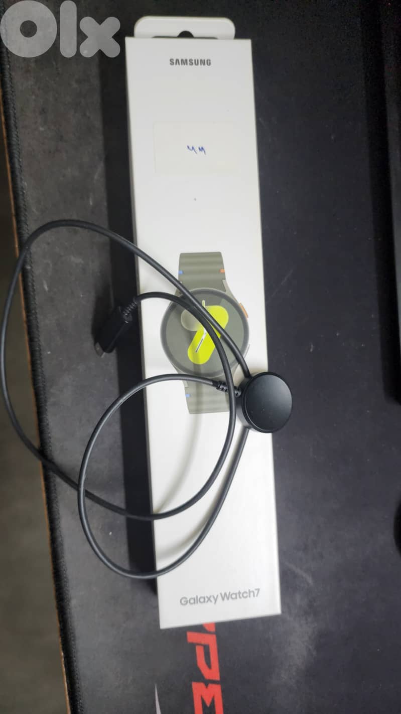 Samsung watch 7 green with box and charger w 3 bands for sale 4