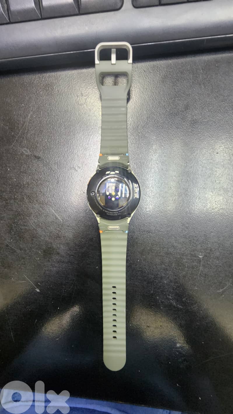 Samsung watch 7 green with box and charger w 3 bands for sale 6