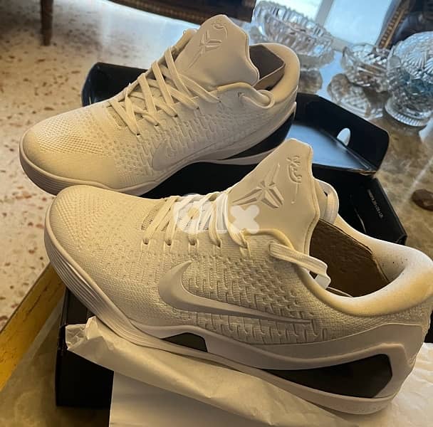 kobe nike shoes white copy AAAA+ barely used size 43 5