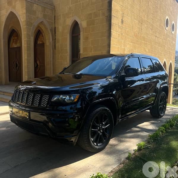 Grand Cherokee 2018 Altitude Midnight Edition AWD 77 Miles Super Clean 0