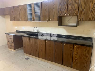 RWK242EN - Well-maintained unfurnished apartment for rent in Ghadir