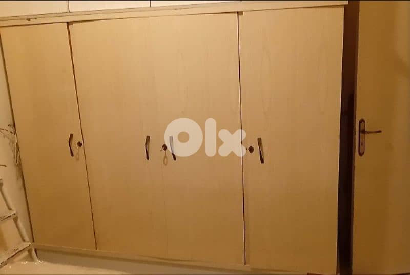 closet خزانة 1