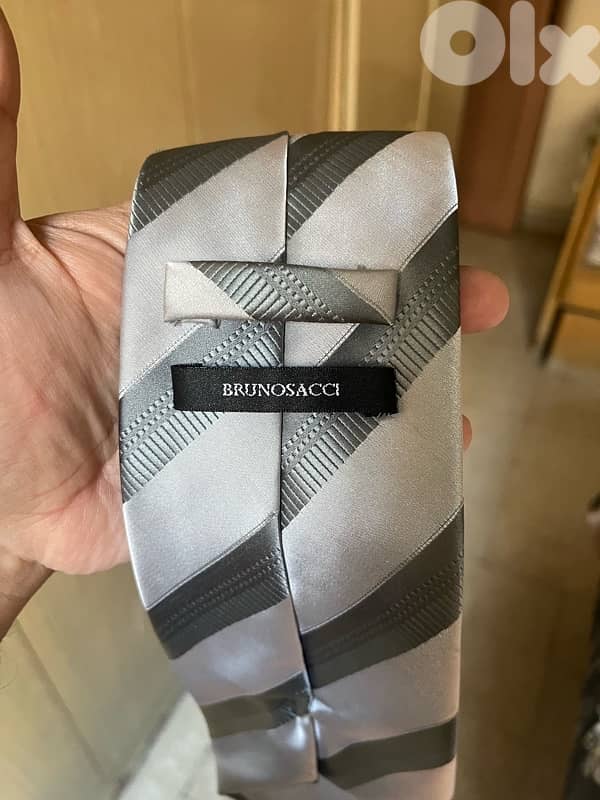 one tie brunosacci for 5 $ 0
