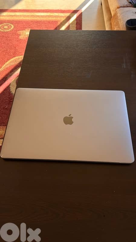 MacBook pro 2019 used like new 0