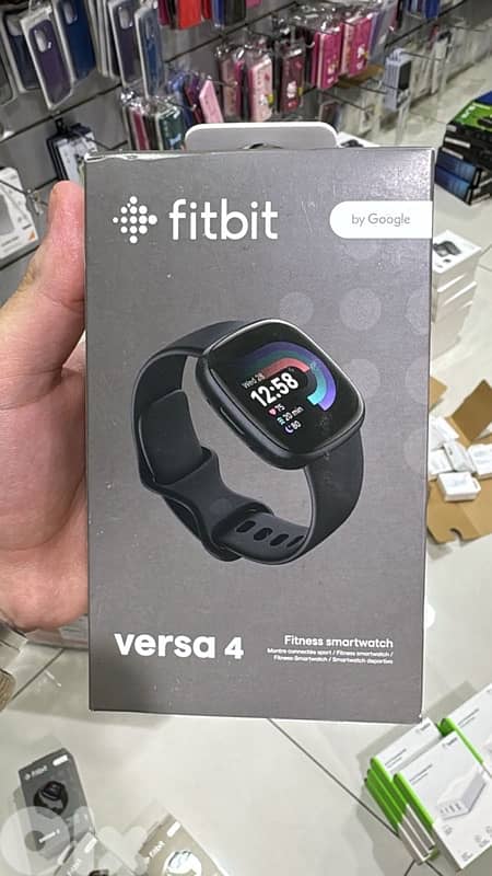Fitbit versa 4 black 1