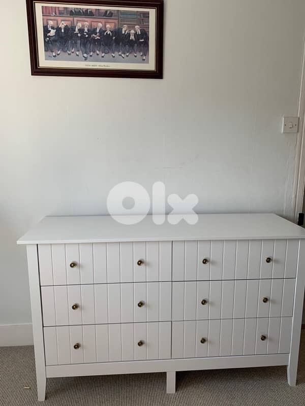 chest of drawers 2