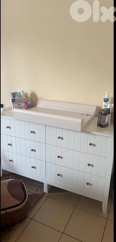 chest of drawers 12